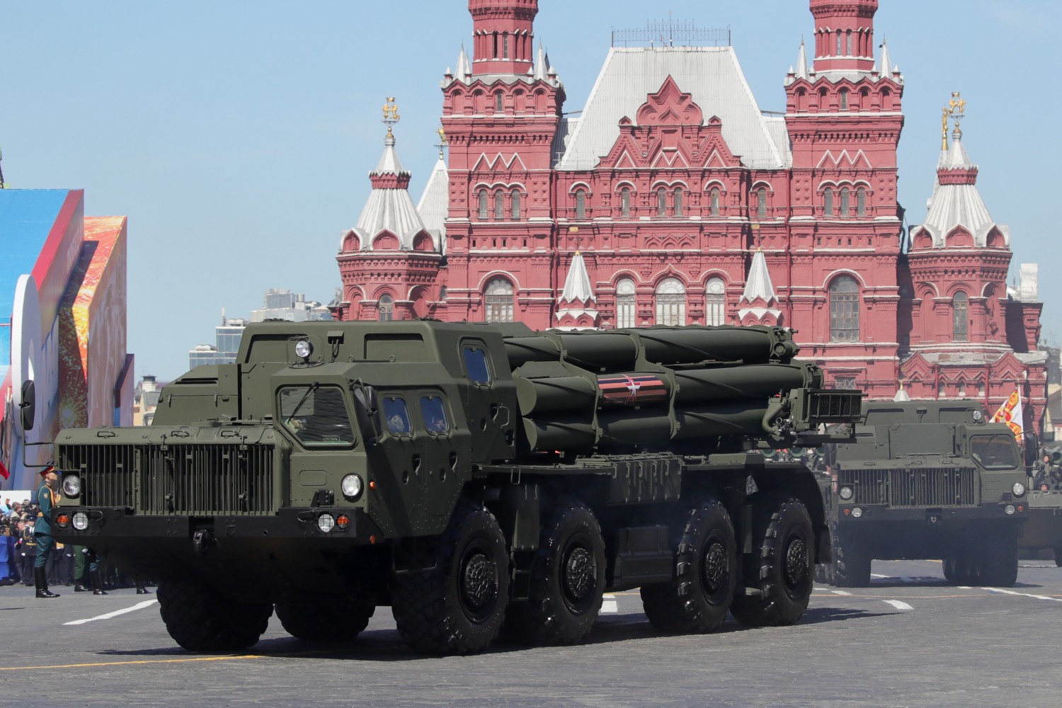 Реактивная система залпового огня "Смерч".