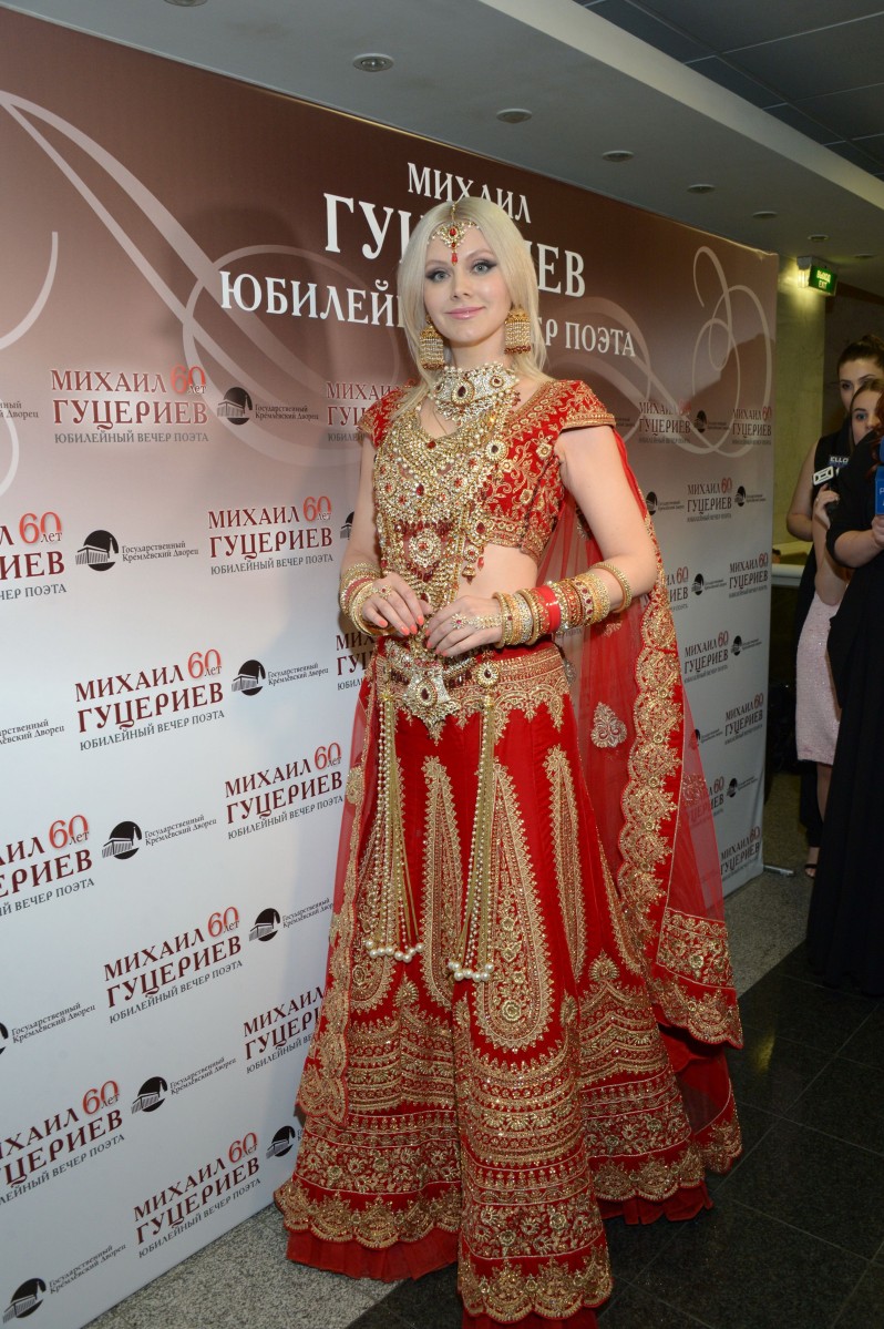 Натали поразила восточным нарядом.