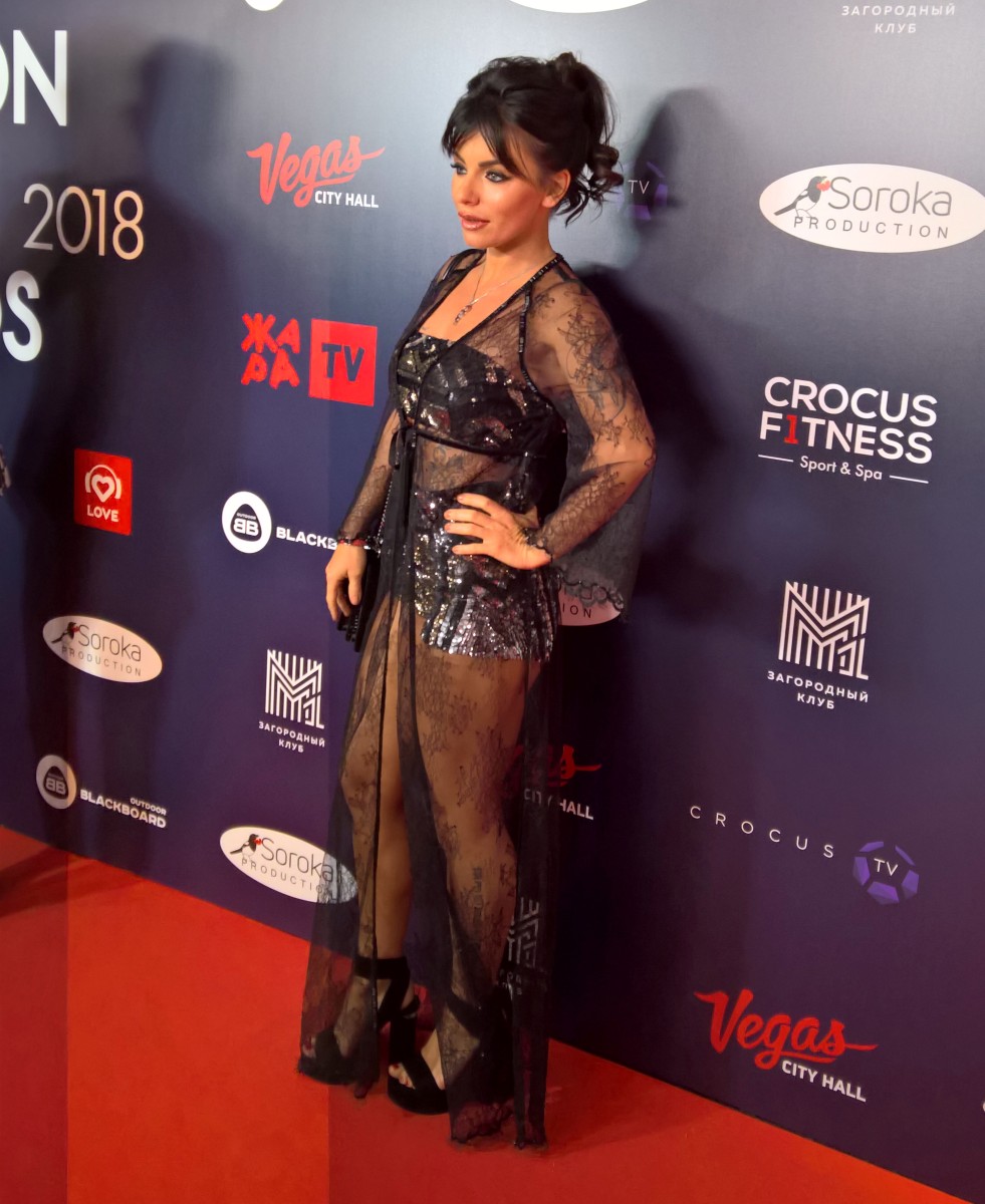 Юлия Волкова похвасталась отличной фигурой.