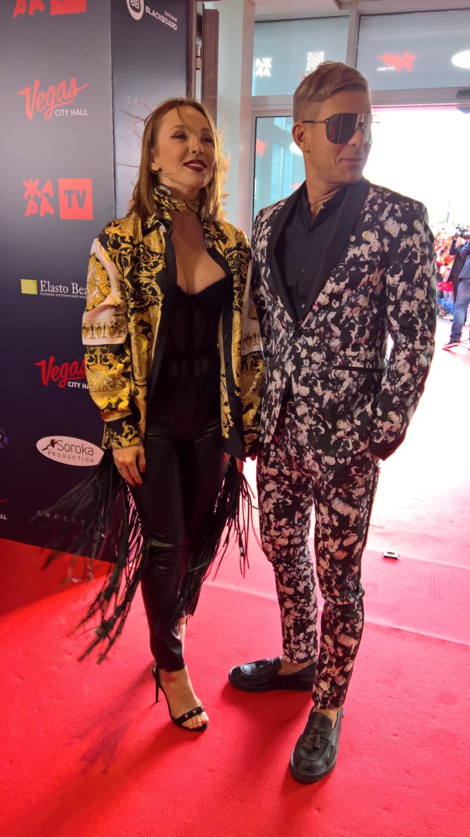 Митя Фомин пришел на премию с Альбиной Джанабаевой.