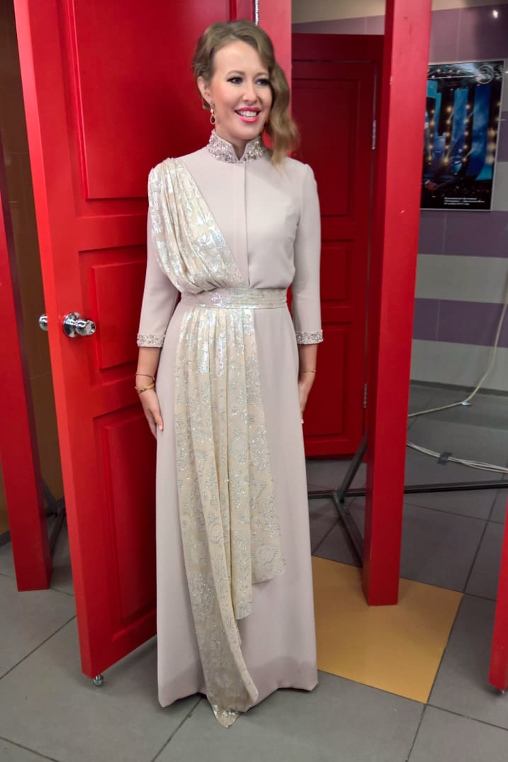 Ведущая Ксения Собчак.