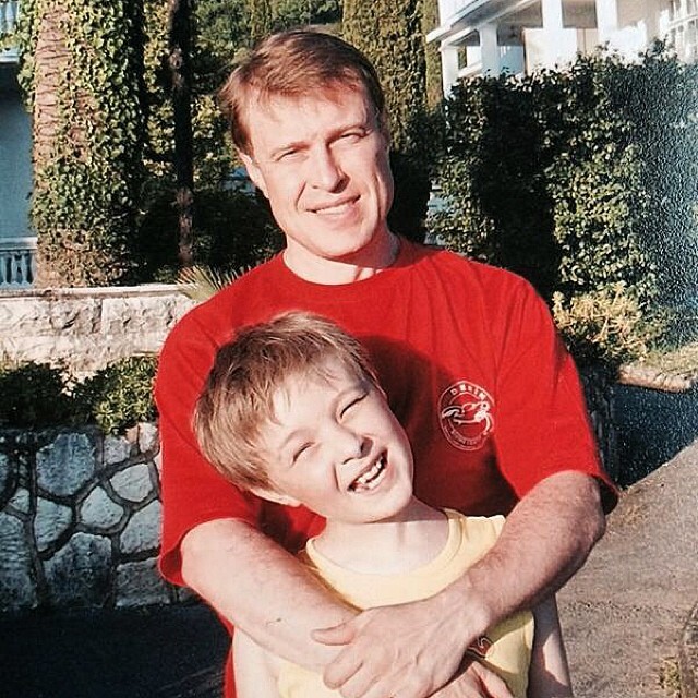 Детское фото Егора Крида с отцом