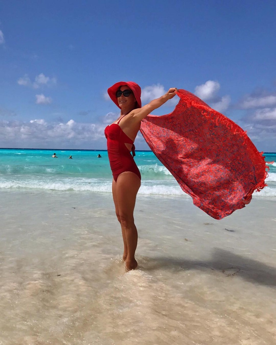 Та самая "Доктор Куин, женщина-врач" 67-летняя Джейн Сеймур блюдет фигуру не хуже российских звезд.