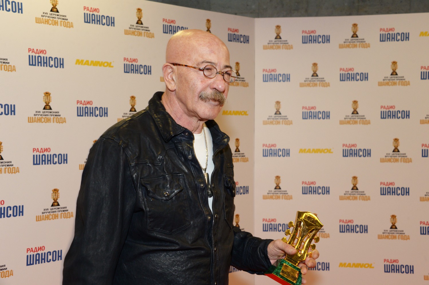 Певец Александр Розенбаум всячески открещивается от онкологии.