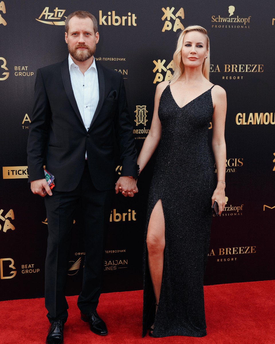 Телеведущая Елена Летучая с супругом.