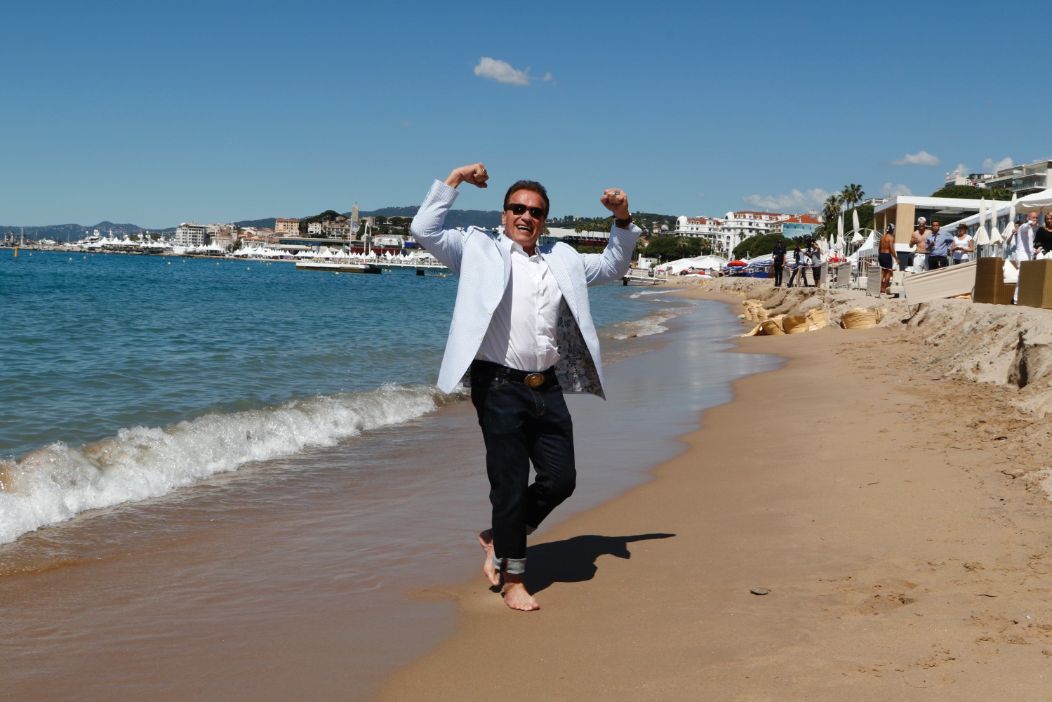 Сделав ставку на накачанные мышцы, Шварценеггер сумел построить карьеру в кино, однако первые роли актера подвергались жесткой критике.