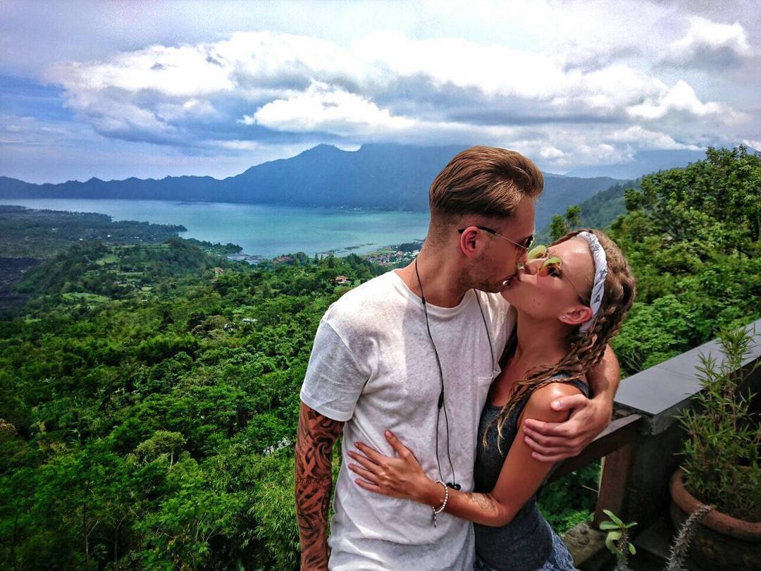 Спустя два года у пары родилась дочь.