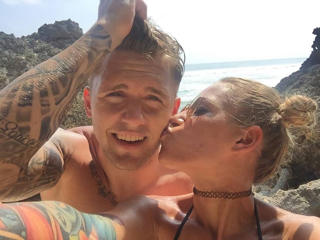 Дакоте удавалось достаточно долго скрывать беременность.