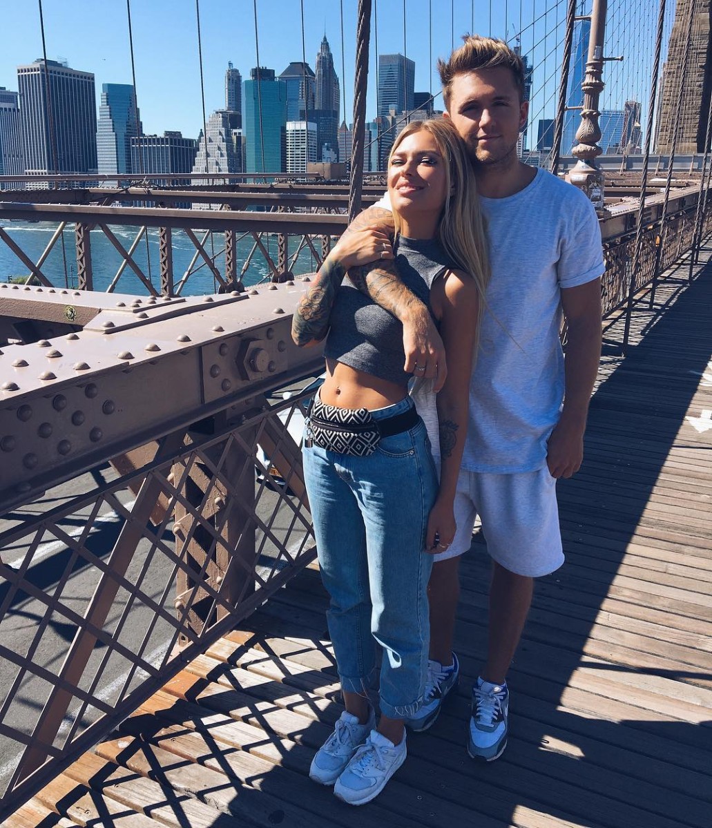 По некоторым данным, певица устала терпеть измены мужа.