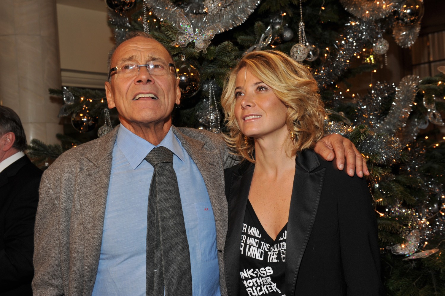 Высоцкая окружила мужем теплом и заботой.