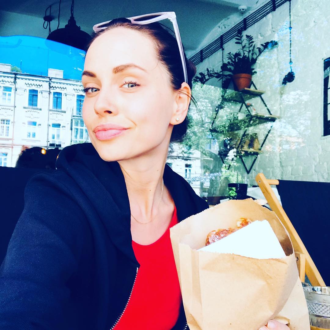 Образование Татьяна получала на факультете политологии.