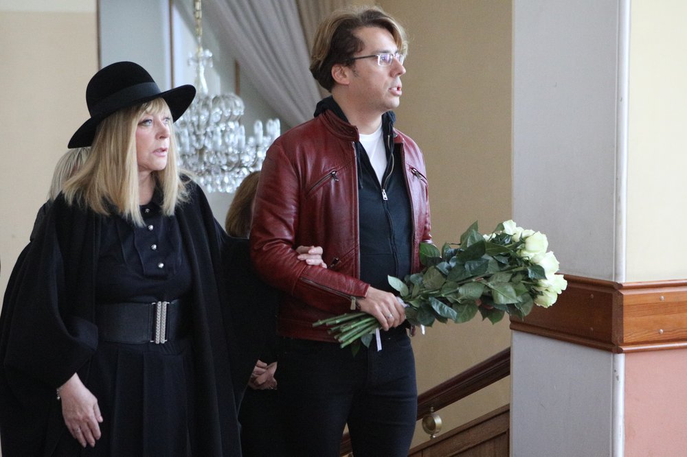 Появление главной эстрадной пары страны вызвало переполох.