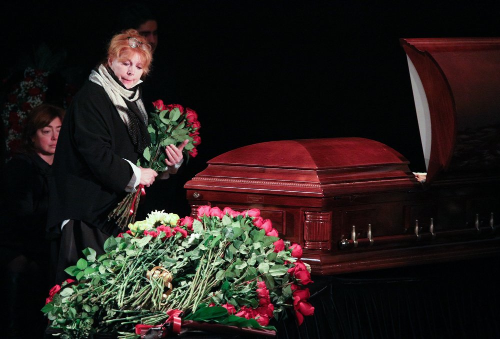 Клара Новикова часто снималась с Романом Карцевым в юмористических программах.