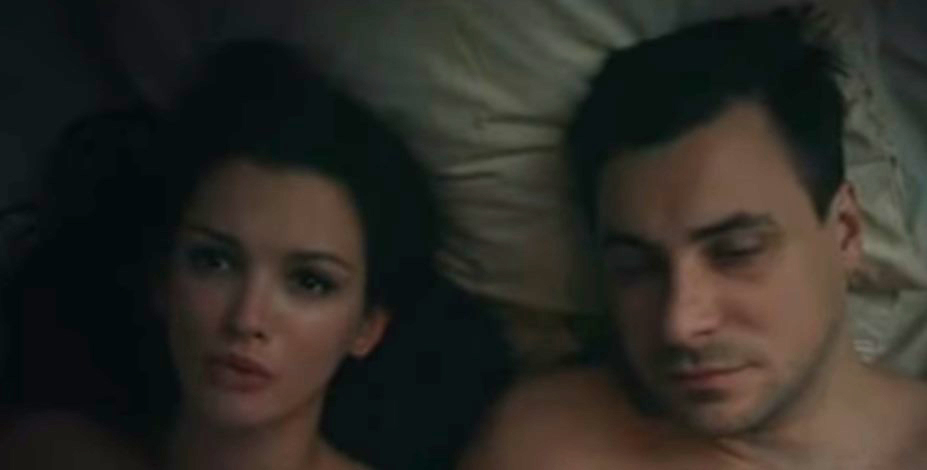 В сериале "Оттепель" у Авуоины Андреевой была эпизодическая роль. но зато постельная сцена с многодетным отцом Евгением Цыгановым.