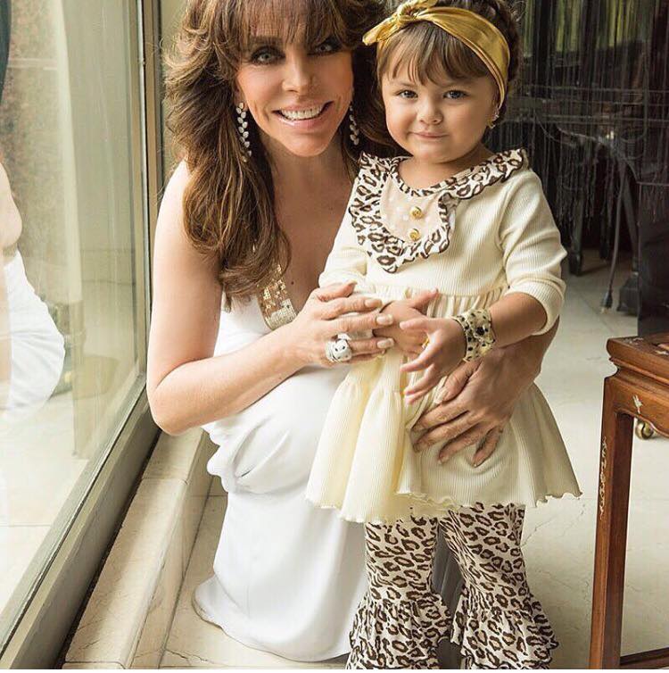 Актриса души не чает во внучке.