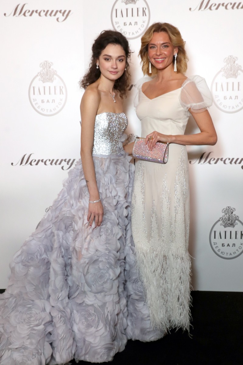 Актриса Любовь Толкалина и ее дочь Мария Кончаловская (справа налево).