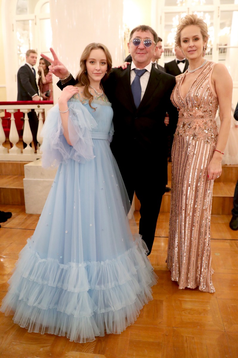 Певец Григорий Лепс с женой Анной (справа) и дочерью Евой (слева).