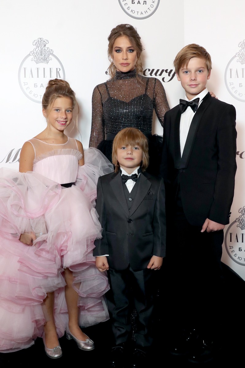 Телеведущая Юлия Барановская и ее дети Яна, Арсений и Артем (слева направо).