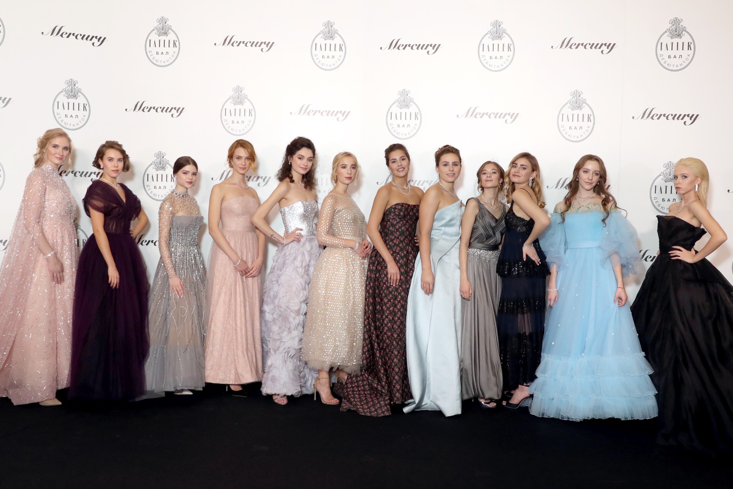 Дебютантки Tatler-бала.