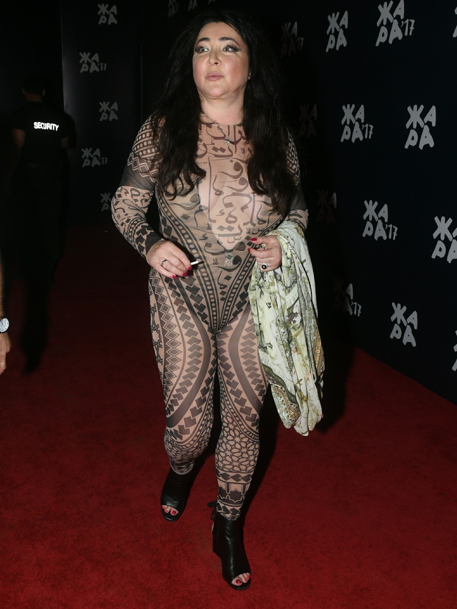 Лолита не боится быть смешной.