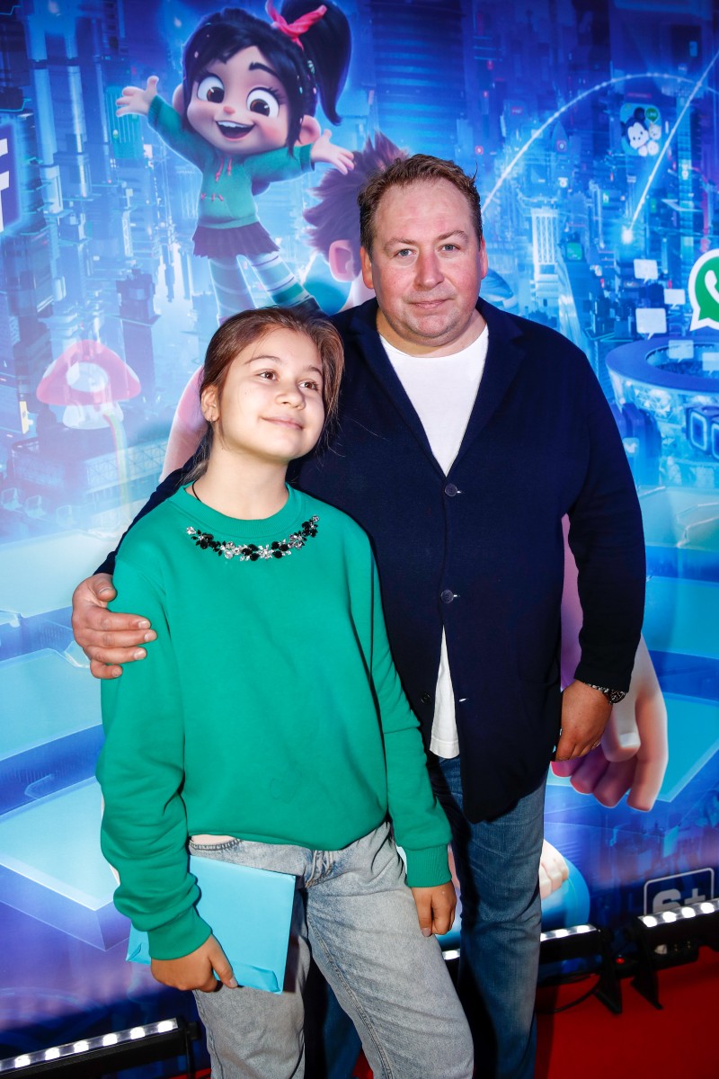 Актер Станислав Дужников с дочкой Устиньей.