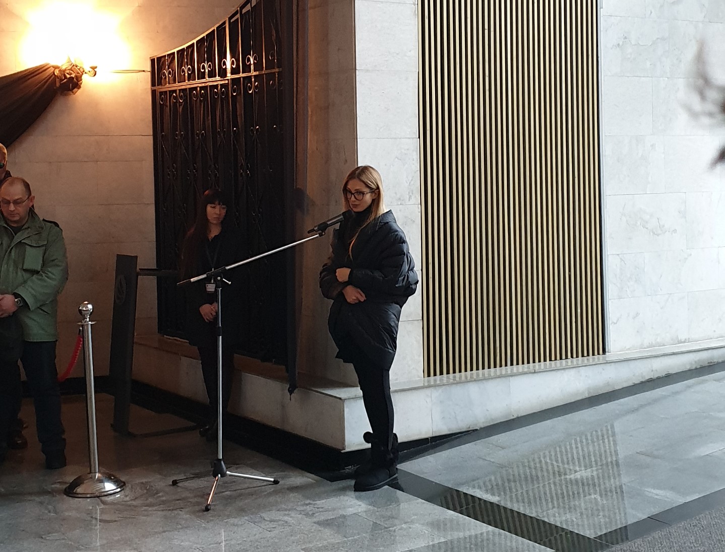 Проститься с Осиным пришла и его бывшая жена Наталья Черемисина.