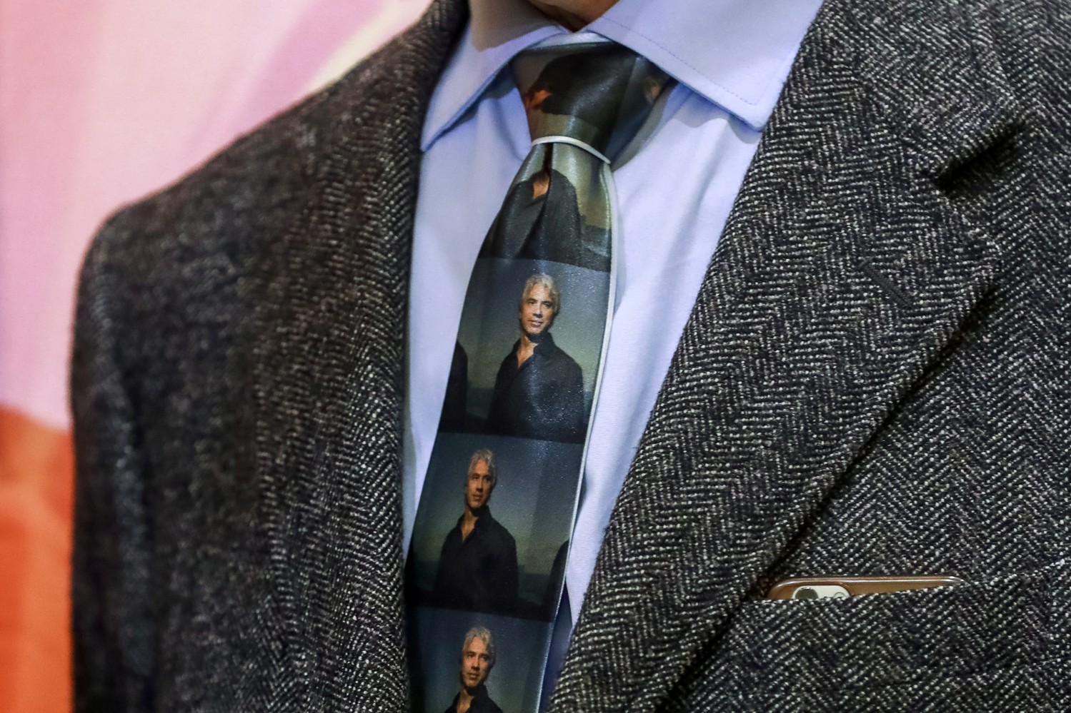 Стильный галстук отца Дмитрия Хворостовского.