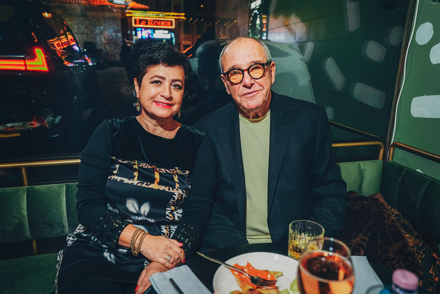 Эммануил и Ирина Виторган оставили на пару часов малолетнюю дочь ради этого праздника.