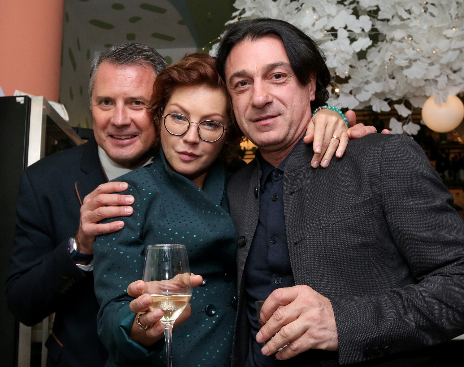 Алена Бабенко и ее муж Эдуард Субоч были рады встрече с Эвклидом Кюрдзидисом.