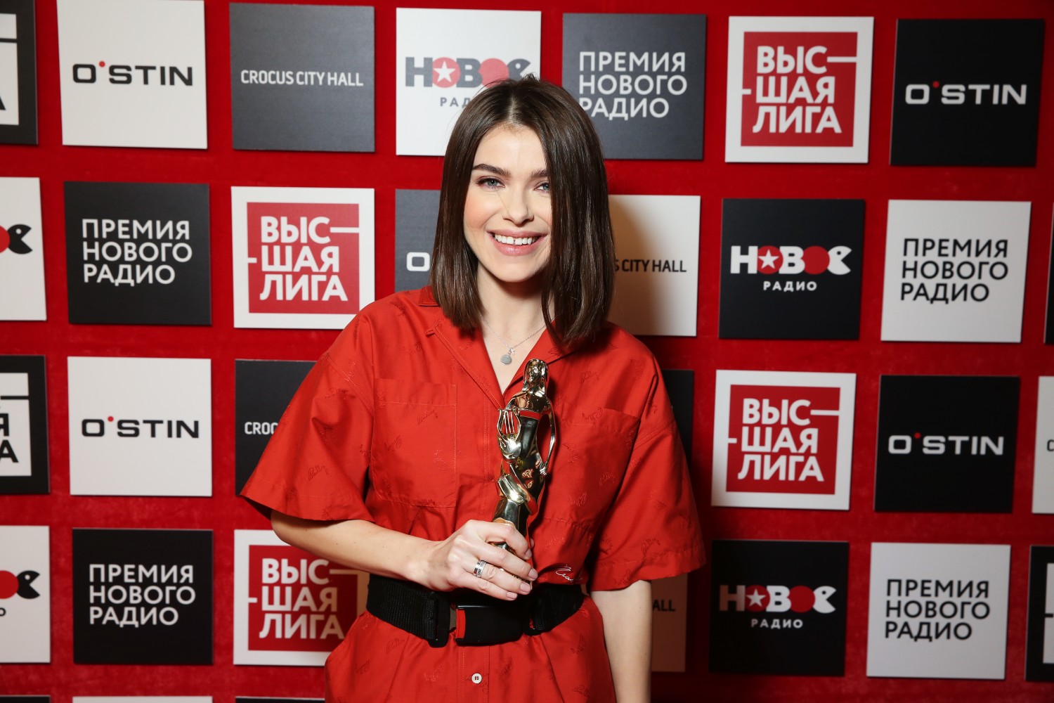 Елена Темникова осенью выпустила сразу два сингла.