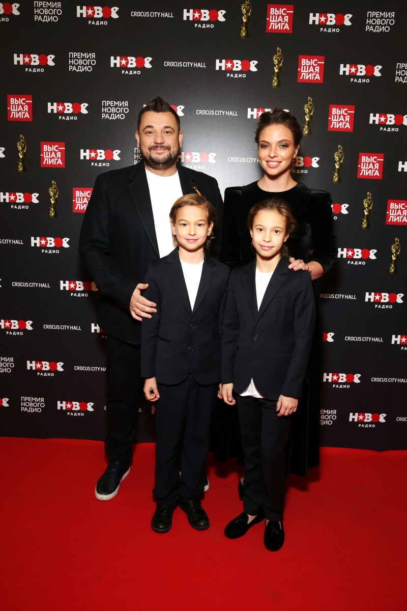 Дружная семья Сергея Жукова и Регины Бурд.