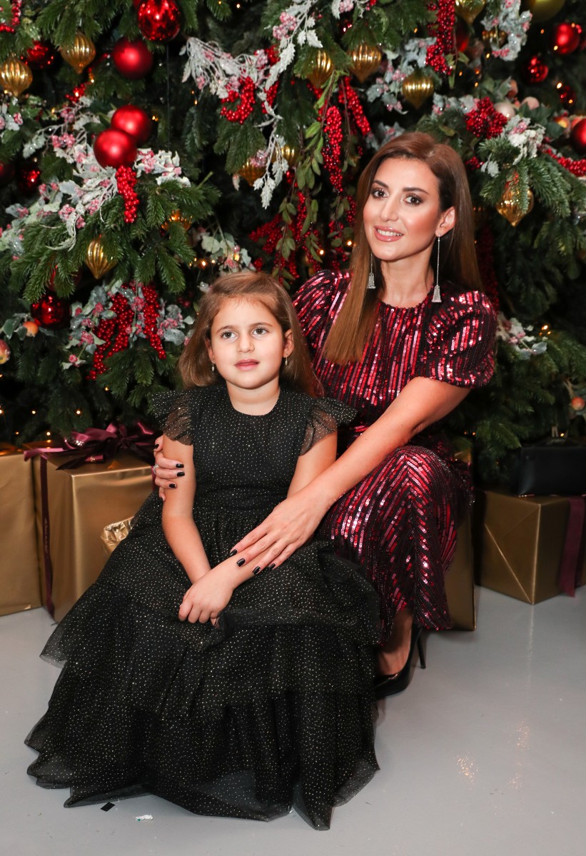 Певица Жасмин с дочкой Маргаритой.