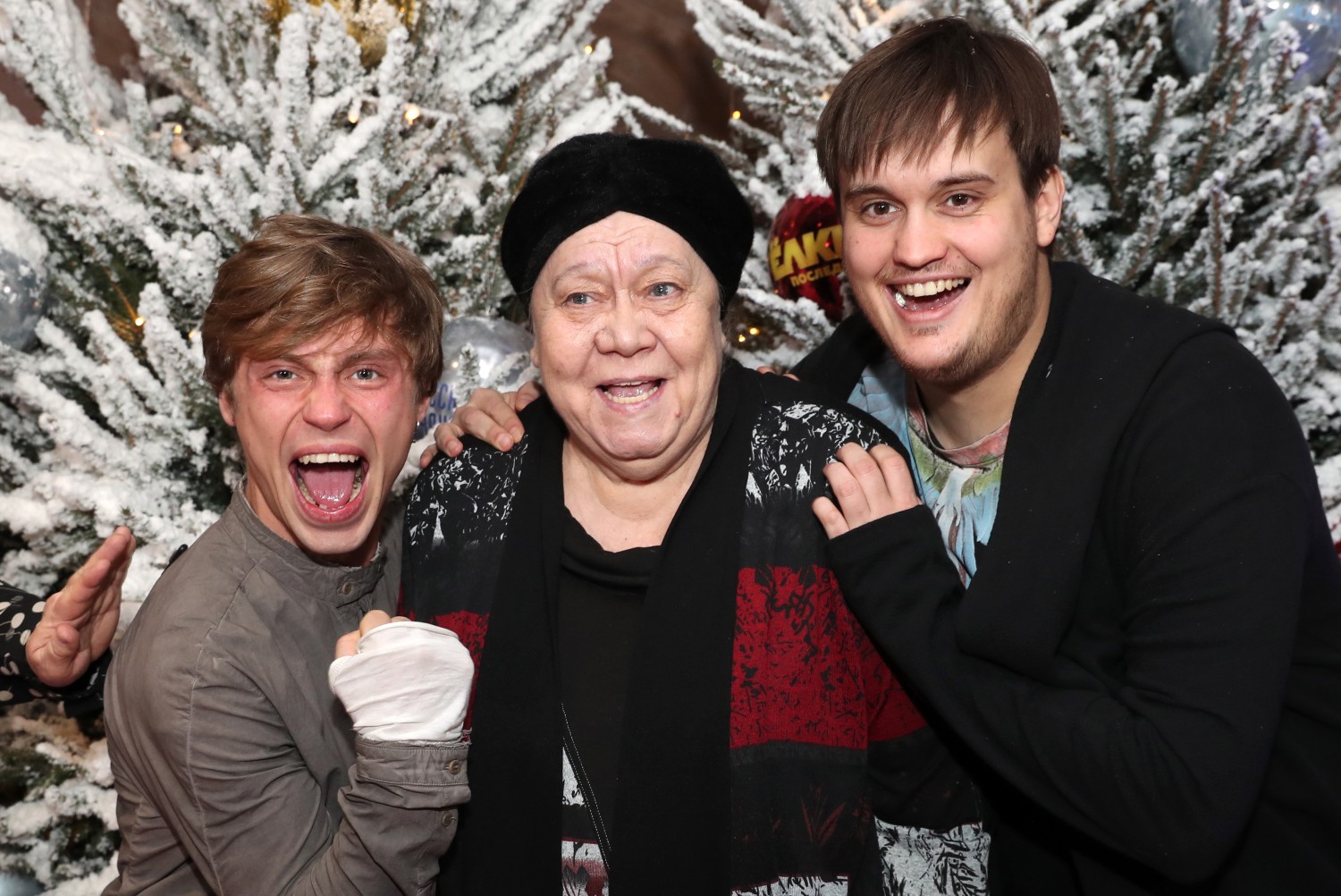 Актеры Александр Головин, Галина Стаханова и Александр Домогаров младший.