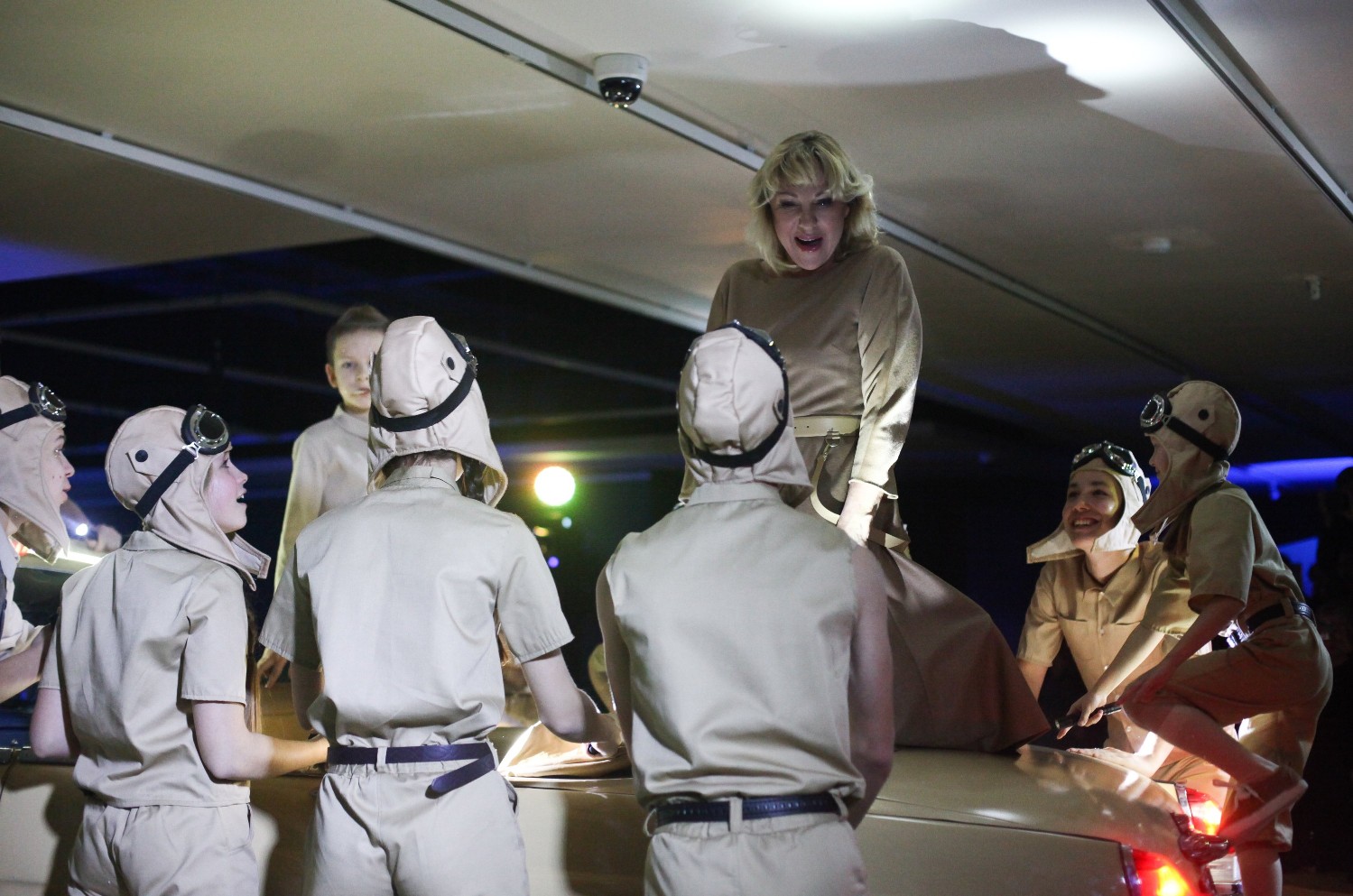 Актриса Елена Яковлева (в центре).