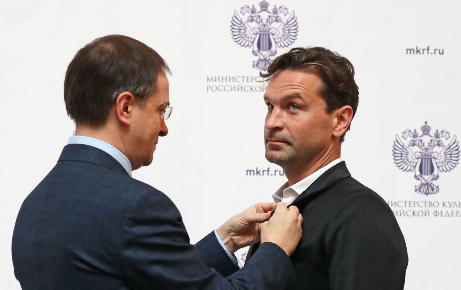 Министр культуры Владимир Мединский и актер Виктор Добронравов.