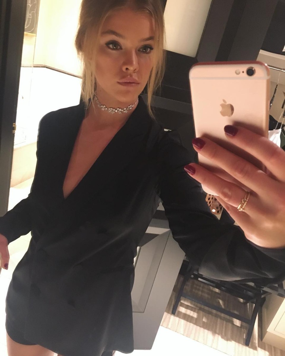 Она часто радует своих поклонников новыми откровенными снимками