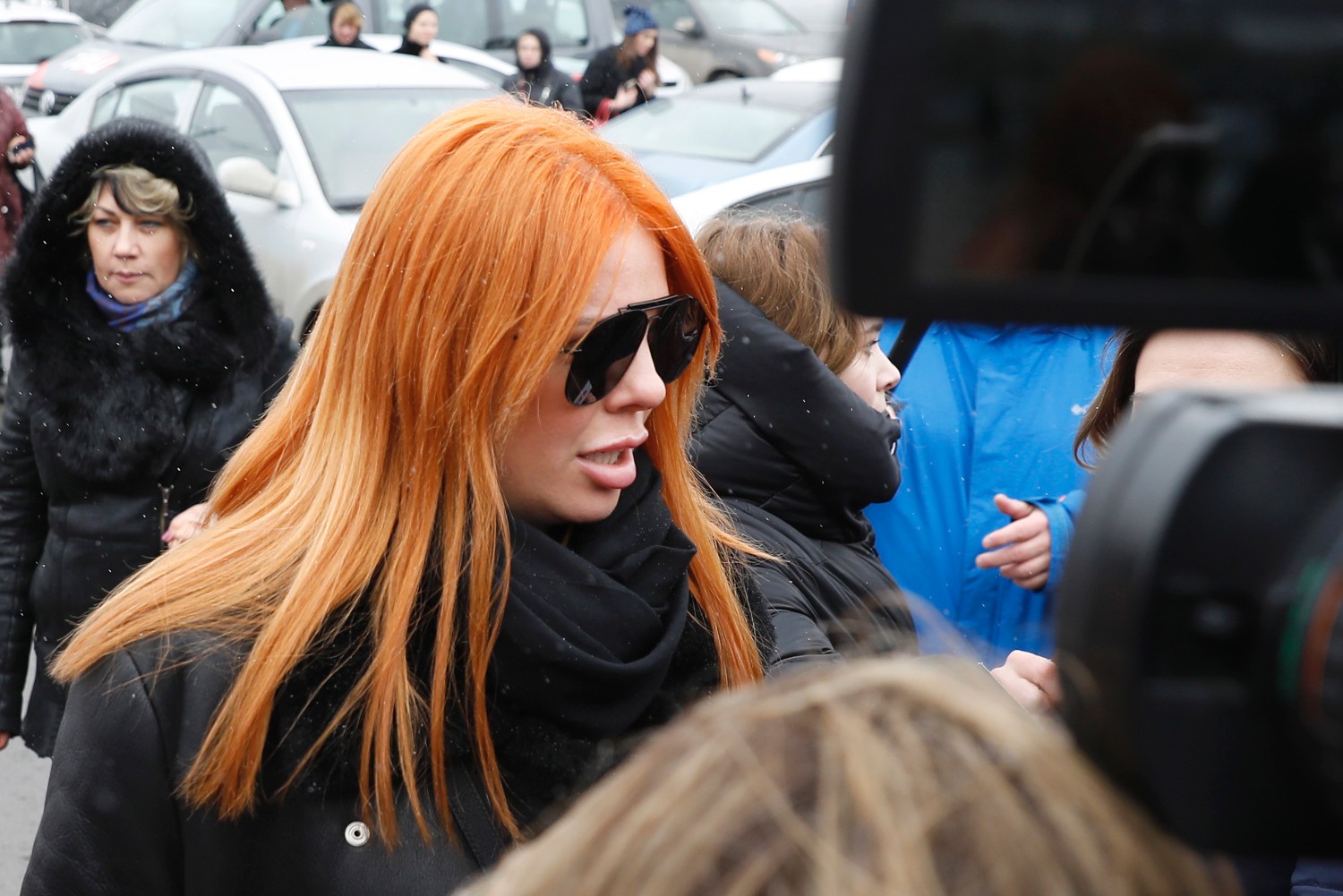 Певица Анастасия Стоцкая во время церемонии прощания с певицей Юлией Началовой на Троекуровском кладбище.