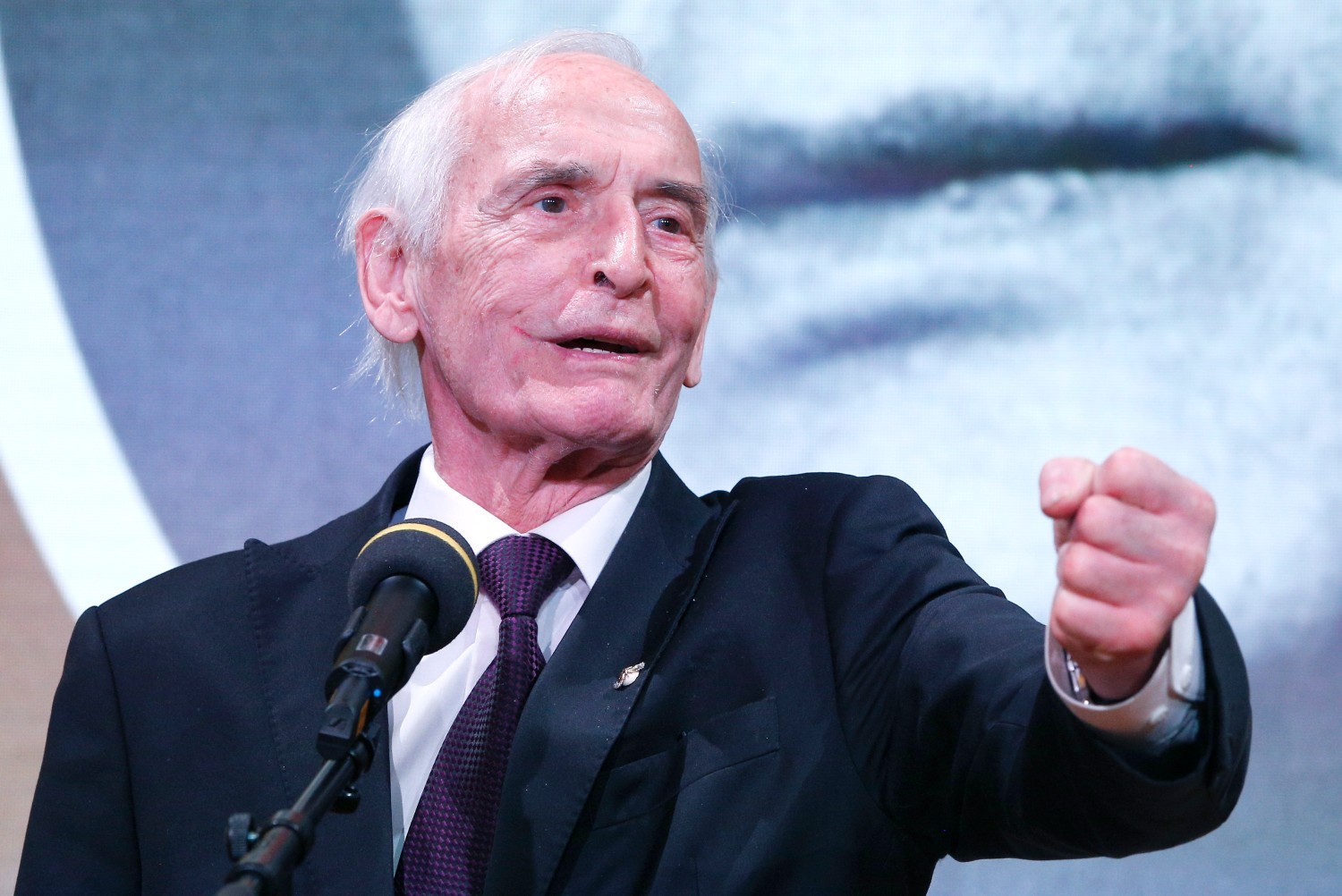 Актер Василий Лановой.