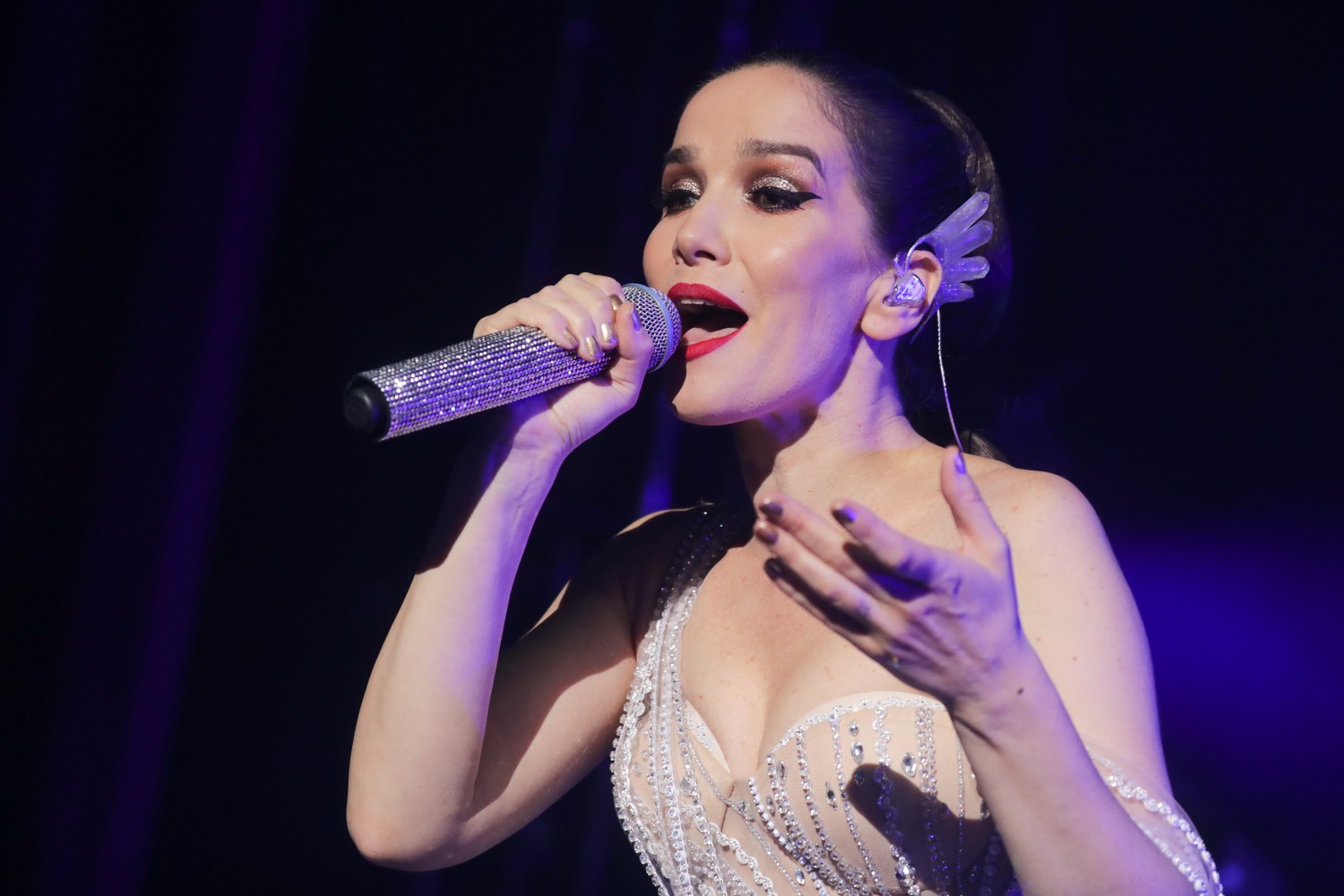 Орейро представила зажигательное шоу в рамках Unforgettable tour