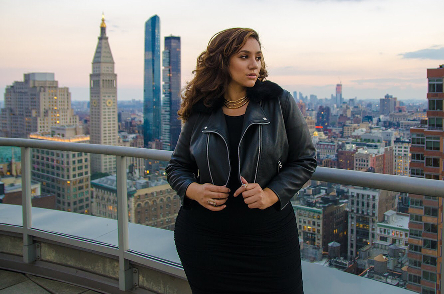 Модель plus-size Эрика Лорен очень похожа на герцогиню Сассекскую