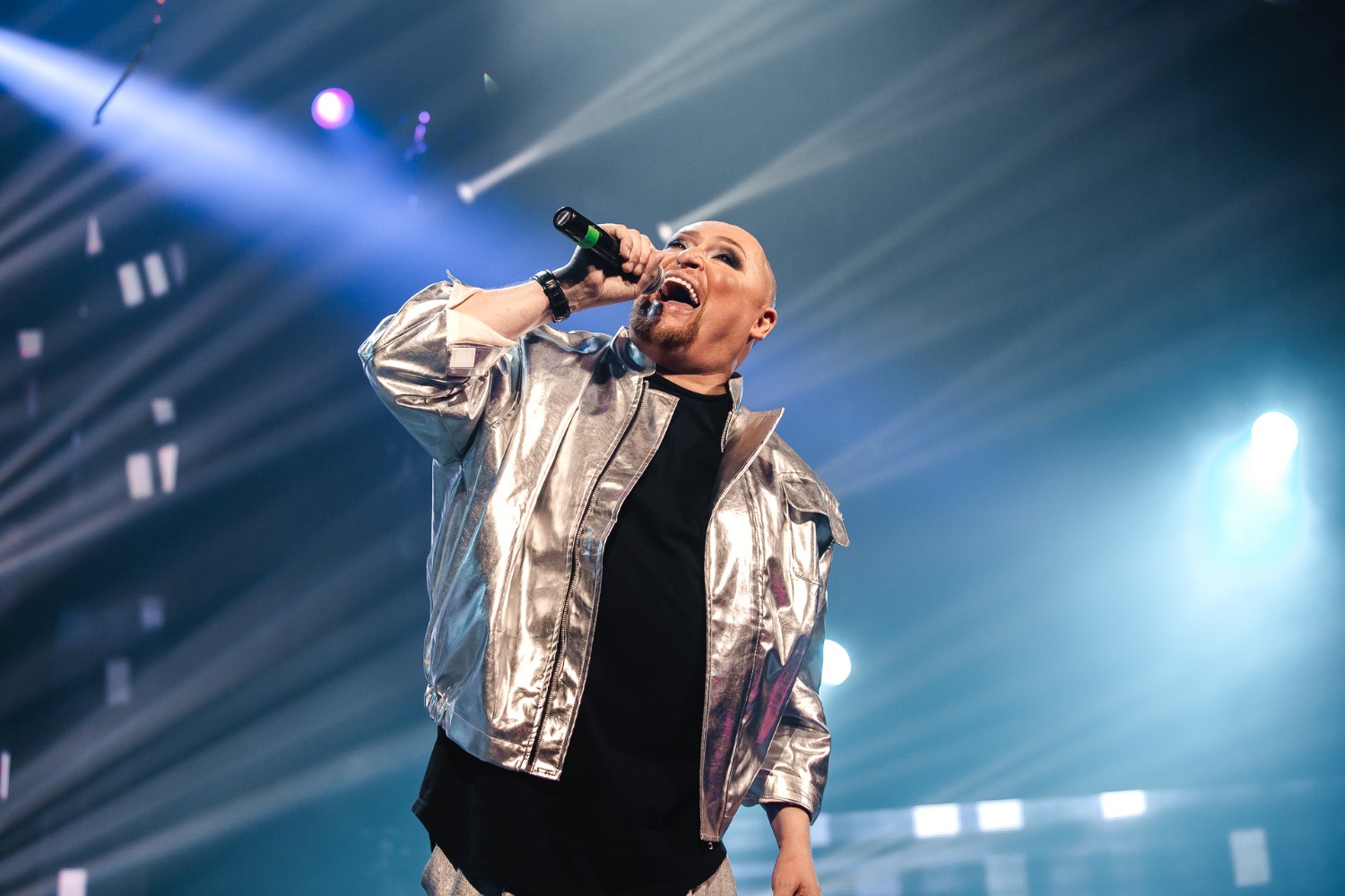 Певец Шура.