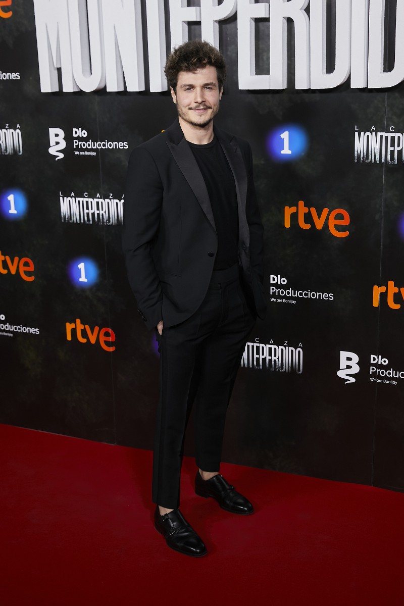 Песня "La venda" напоминает нам о том, что мы в состоянии отбросить рамки, которые диктуют нам, что хорошо, а что плохо, и обрести внутреннюю свободу.