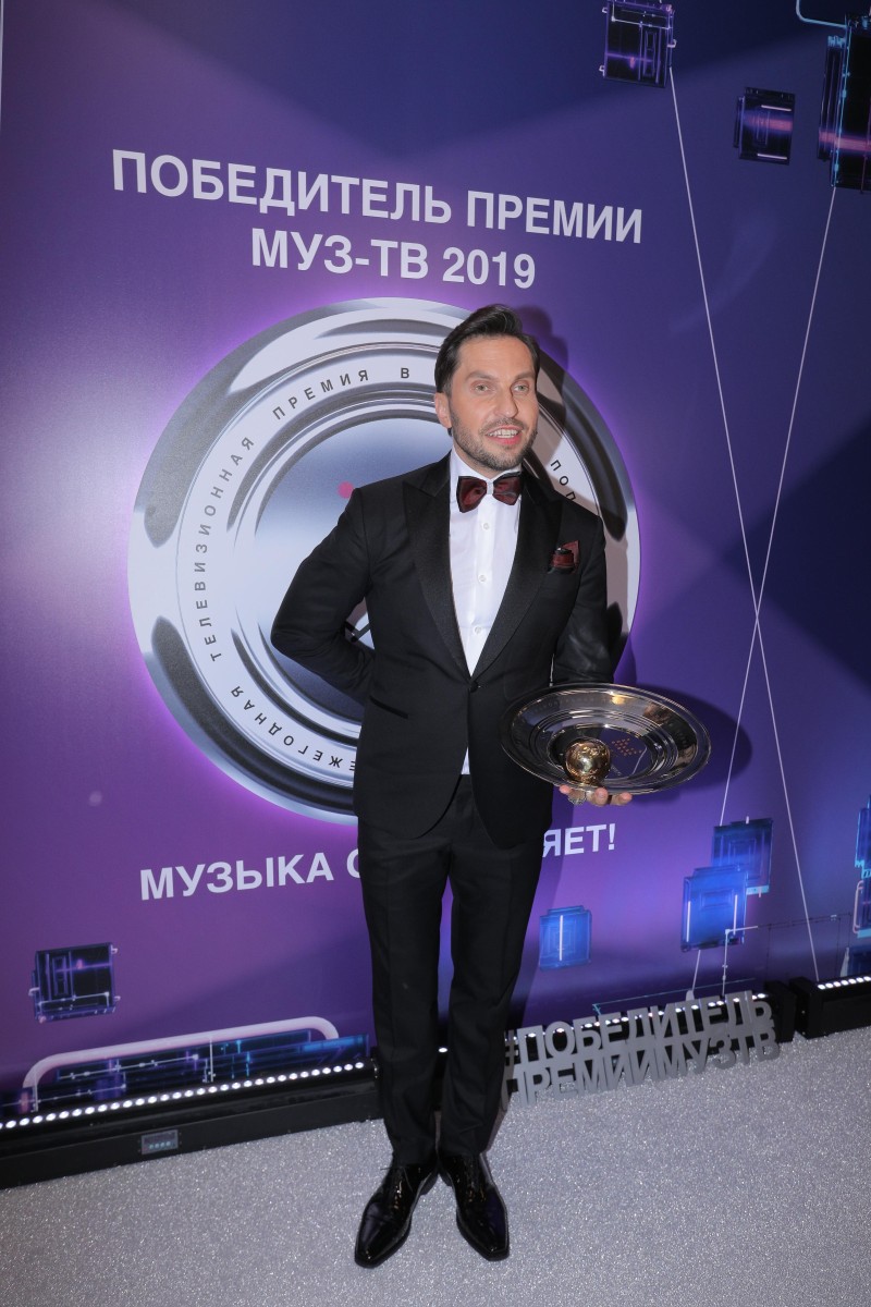 "Лучшее мужское видео" -  Артур Пирожков "Чика"