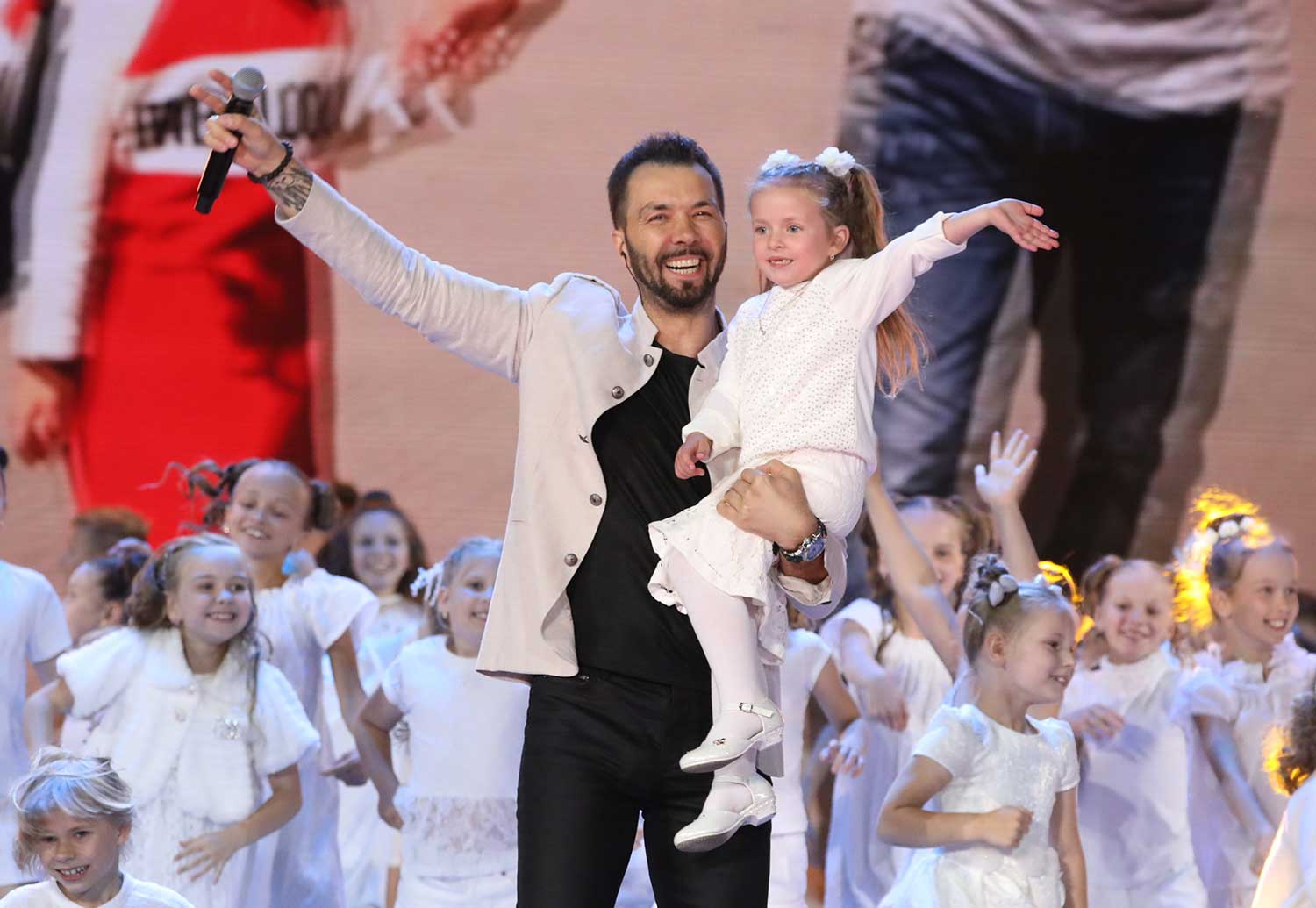 Певец Денис Клявер.