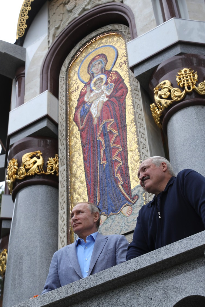 Лукашенко благодарен Путину за то, что российский лидер лично показал ему православную святыню