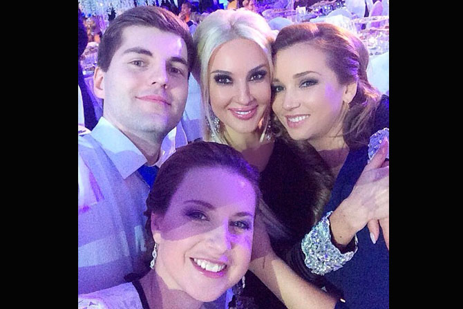 Лера, Анфиса Чехова, Ирина Слуцкая и Дмитрий Борисов сделали селфи на память