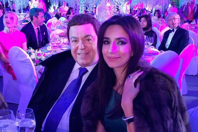 Певица Зара сидела за столом в приятнейшей компании Иосифа Кобзона