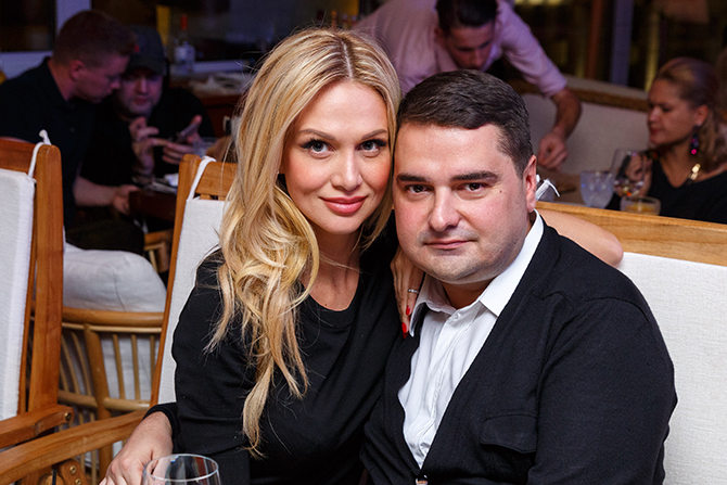 В отсутствие мужа Виктория Лопырева коротала время в объятиях других мужчин