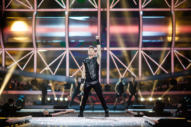 Сергей Лазарев в этот вечер не только пел, но и все шесть часов вместе с Лерой вел церемонию. "62 песни! серьезно, мы начали в 18.15 а закончили в 00.15! БЕЗ перерыва!!" - эмоционально рассказал артист