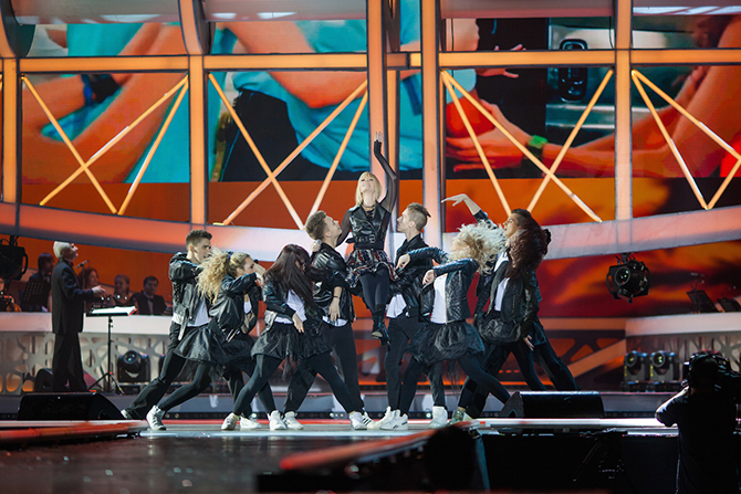 Валерию носили на руках, пока она пела "Это время любви"